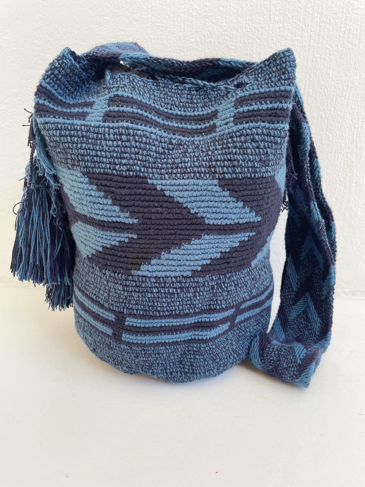 Dark Blue Arrows Mochila