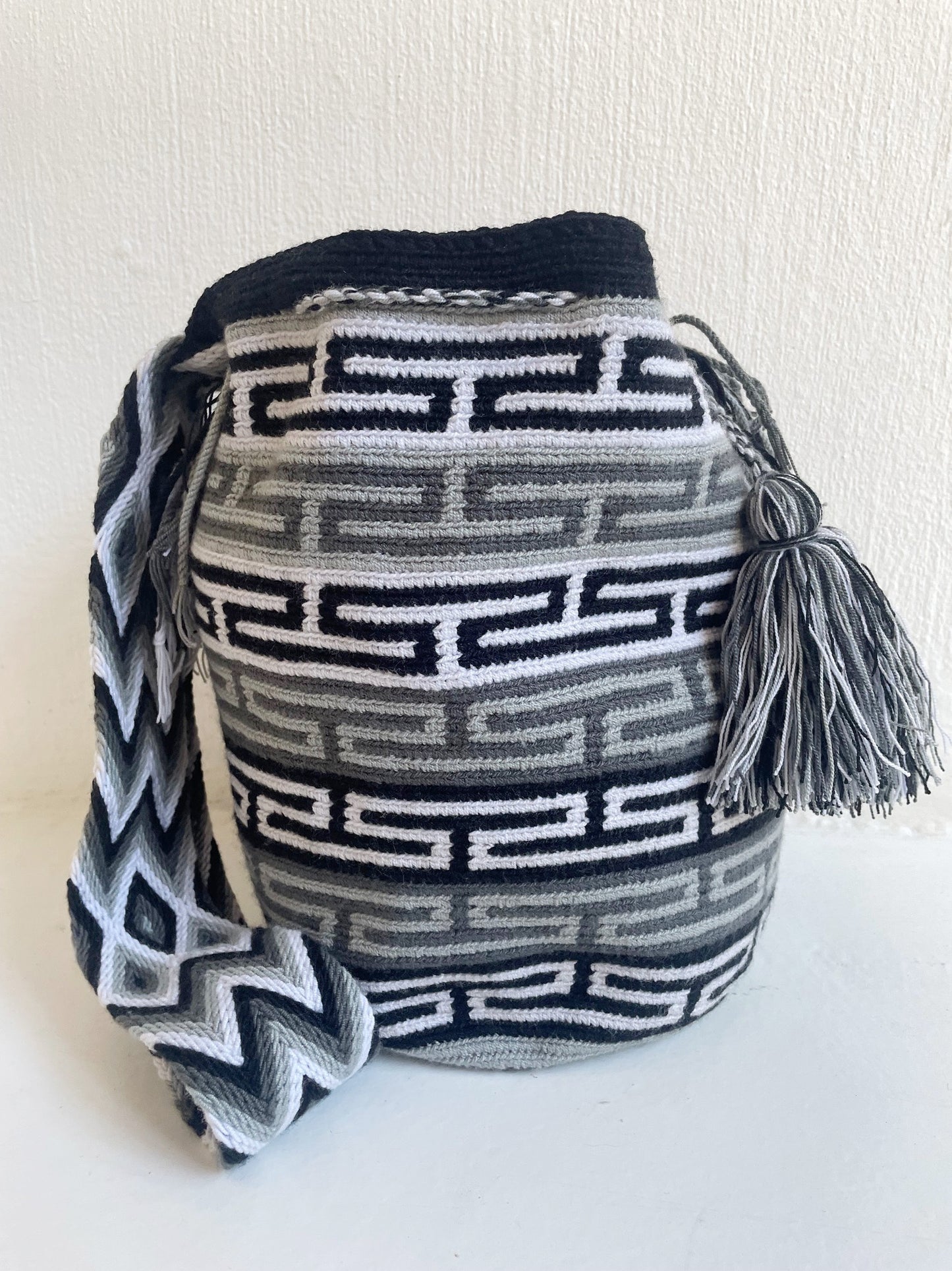Black & White Maze Mochila Bag