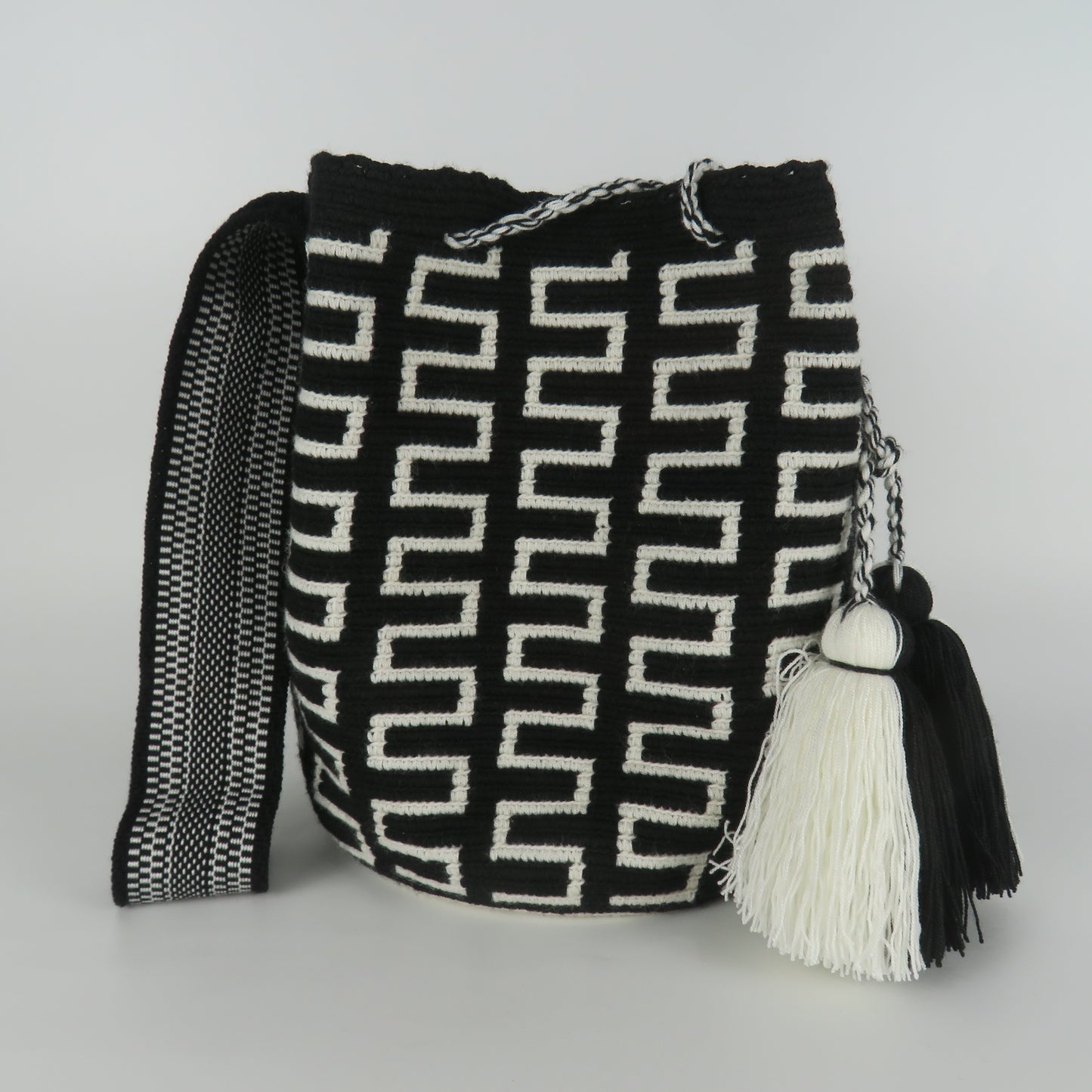 Black & White Maze Mochila Bag
