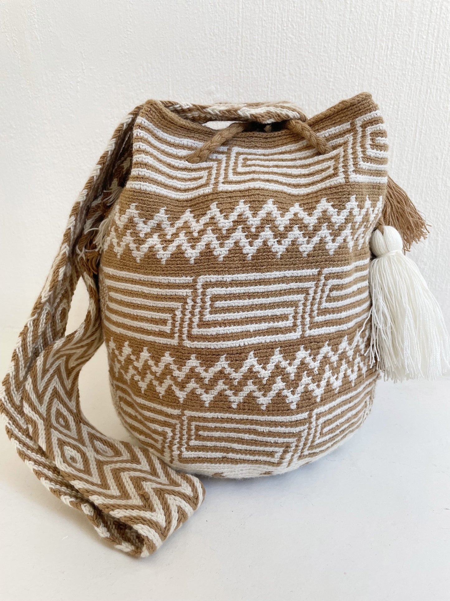 Brown & Beige Maze Mochila