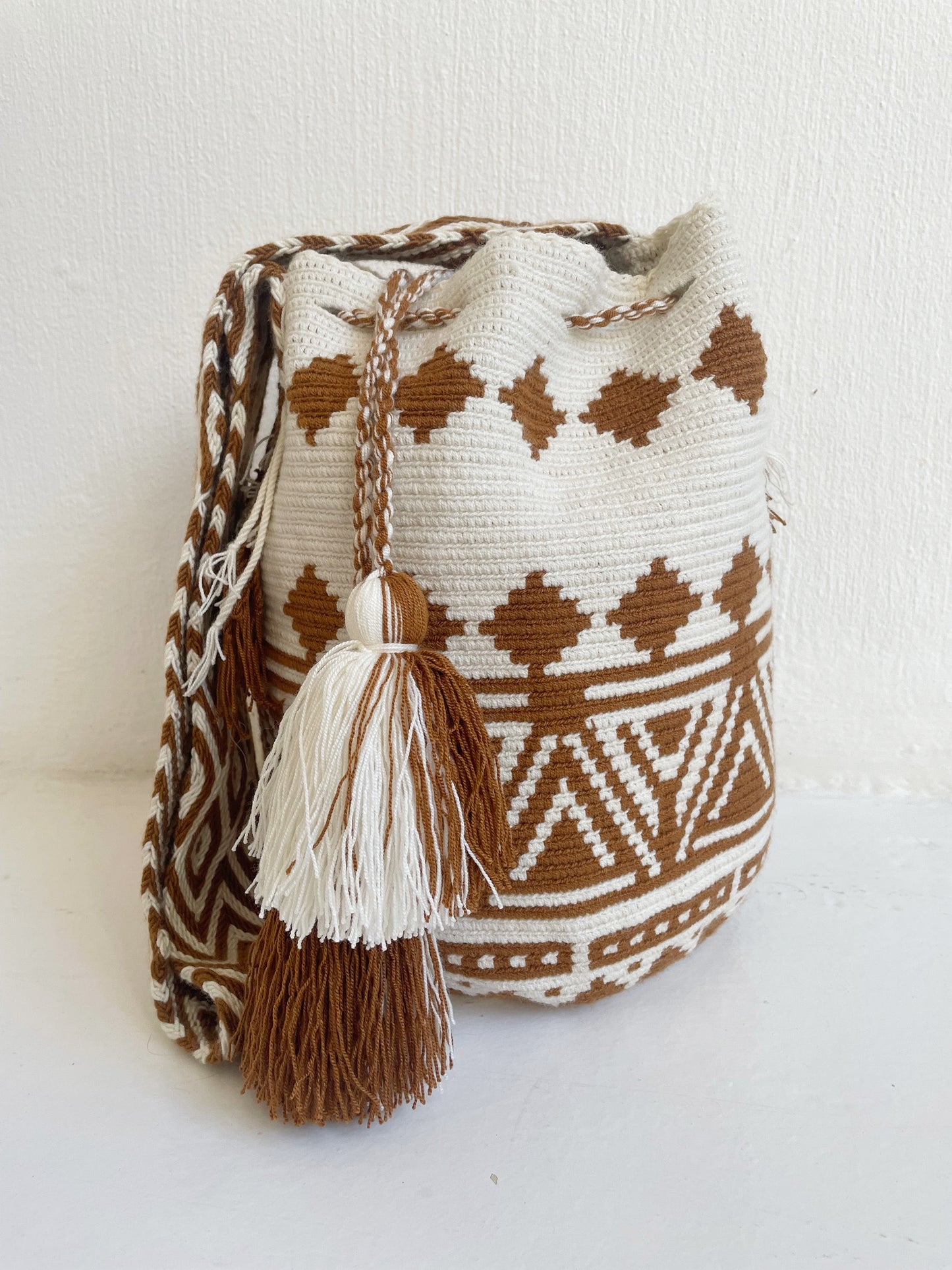 Geometric Brown mochila